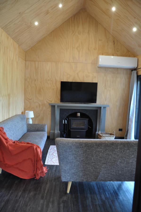 Renagour Cottage - Farmstay With Hot Tub! Whanganui Exterior photo
