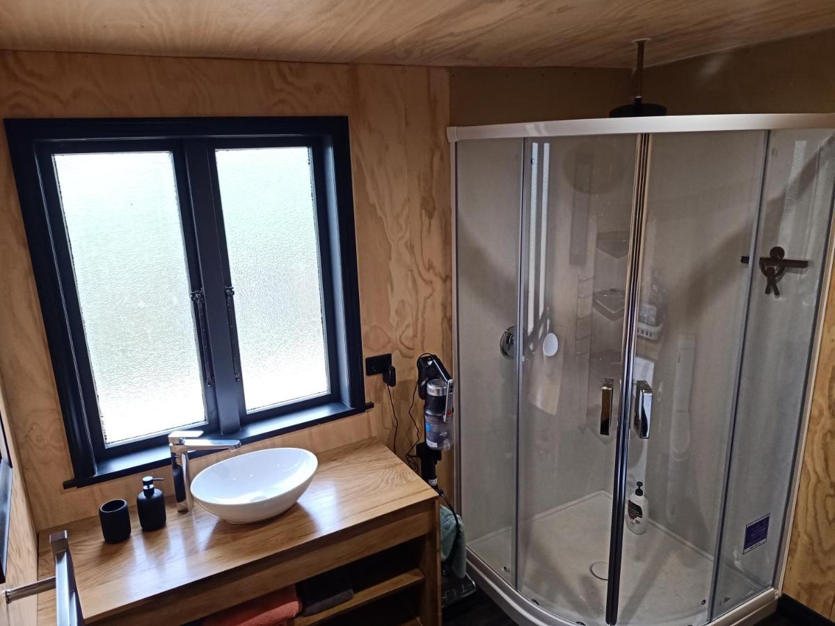 Renagour Cottage - Farmstay With Hot Tub! Whanganui Exterior photo